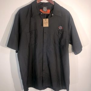 Men’s collared shirt sleeve button up.
